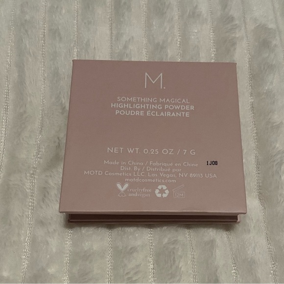 New in Box 2 piece Makeup Bundle MOTD Highlighting Powder in Something Magical - Picture 5 of 5
